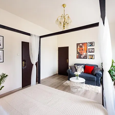 Apartman A/c + Terrace Breakfast At Tiffany's *