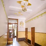 A/c + Terrace Breakfast At Tiffany's Apartman