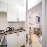 A/c + Terrace Breakfast At Tiffany's Apartman *